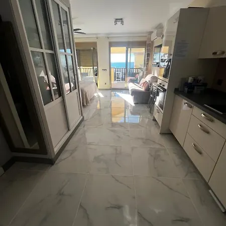 Beachfront - Sea Views - Apartment *